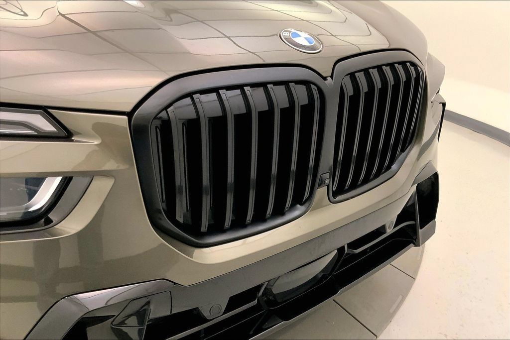 Used 2026 BMW X7 xDrive40i AWD/4WD image 29