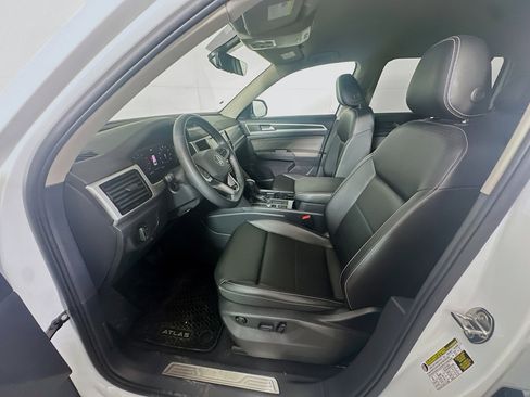 Used 2023 Volkswagen Atlas SE w/ Black Wheel Package FWD image 13