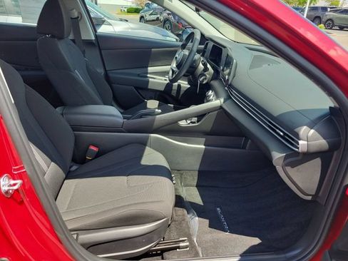 Used 2025 Hyundai Elantra SE FWD image 26