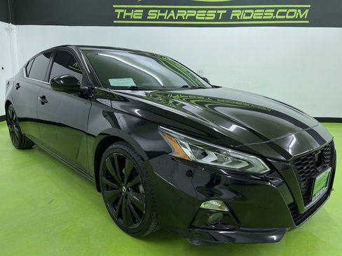 Used 2022 Nissan Altima 2.5 SR w/ Midnight Edition Package image 2