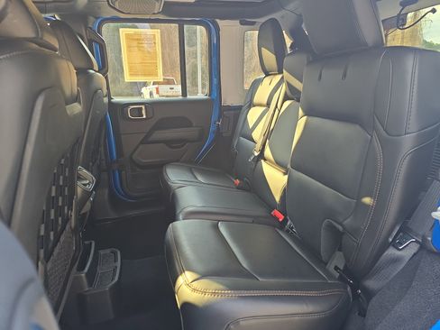 Used 2021 Jeep Wrangler Unlimited Rubicon w/ Trailer Tow Package image 15