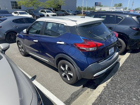 Used 2018 Nissan Kicks SR FWD image 2