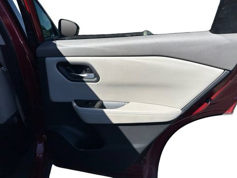 Used 2025 Nissan Rogue SV AWD/4WD image 19