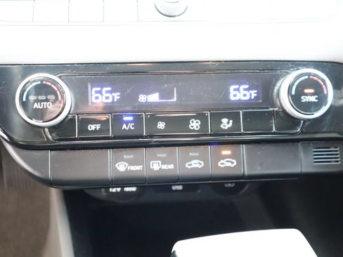 Used 2024 Hyundai Elantra SEL FWD image 37