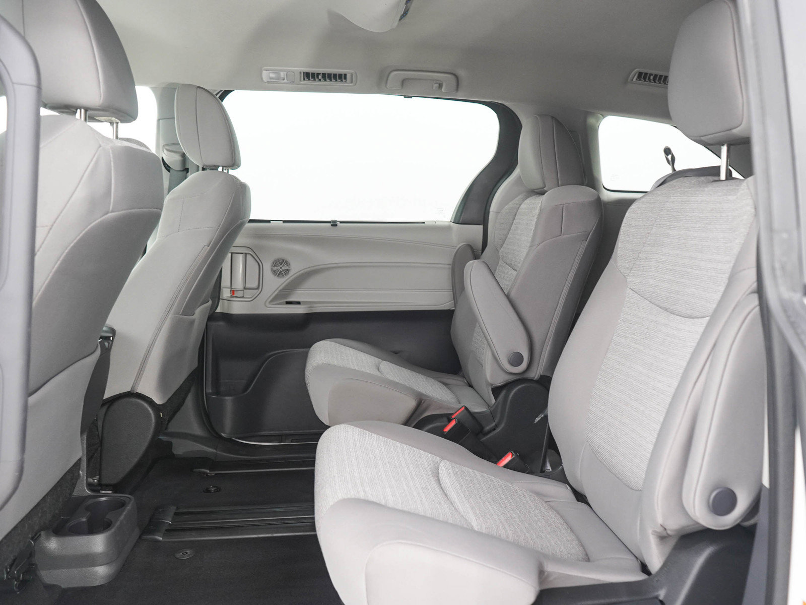 Used 2024 Toyota Sienna LE FWD image 15