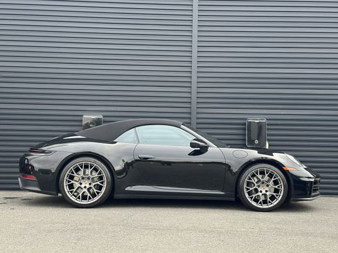 Certified 2025 Porsche 911 Carrera RWD image 9