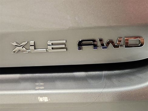 Used 2023 Toyota Highlander XLE image 31