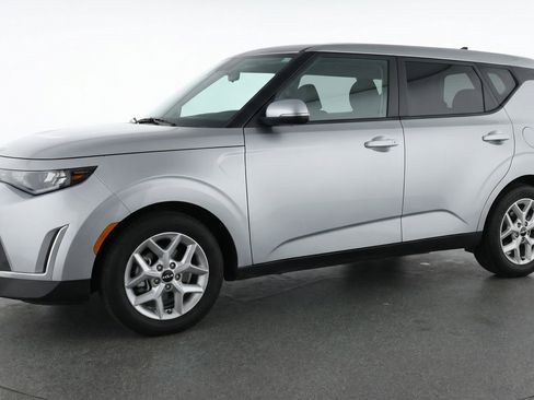 Used 2025 Kia Soul LX w/ LX Technology Package FWD image 3
