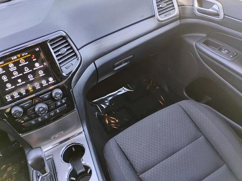 Used 2022 Jeep Grand Cherokee Laredo E image 16