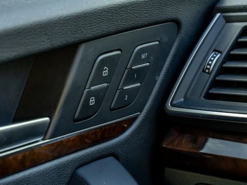 Used 2018 Audi Q5 Prestige w/ Prestige Package image 23