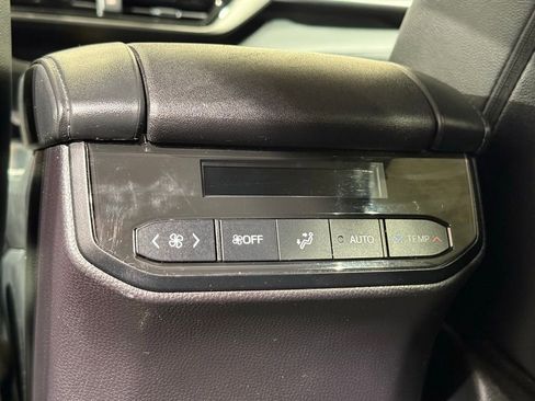 Certified 2024 Toyota Highlander XLE image 22