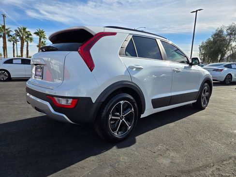 Used 2023 Kia Niro EX image 6
