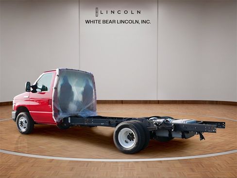 Used 2026 Ford E-450 and Econoline 450 Super Duty w/ Power Equipment Group image 7