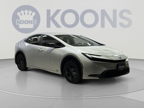 Used 2025 Toyota Prius LE AWD/4WD image 22
