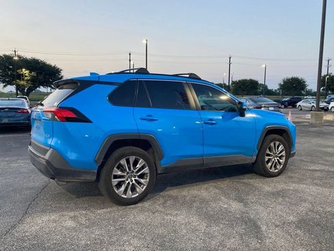 Used 2021 Toyota RAV4 XLE Premium FWD image 5