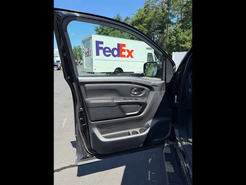 Used 2021 Nissan Titan PRO-4X w/ Pro-4x Convenience Package AWD/4WD image 5