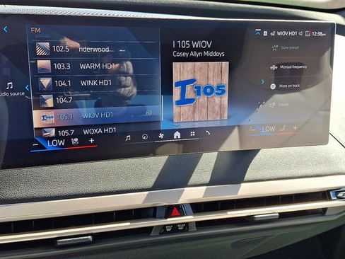 New 2026 BMW iX xDrive45 w/ Premium Package image 15