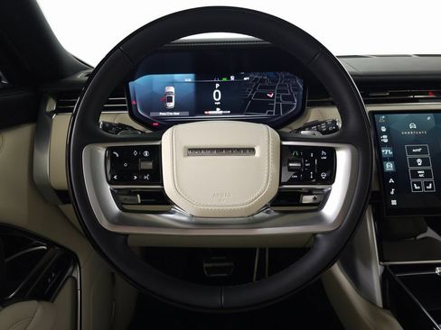Certified 2025 Land Rover Range Rover SE AWD/4WD image 18
