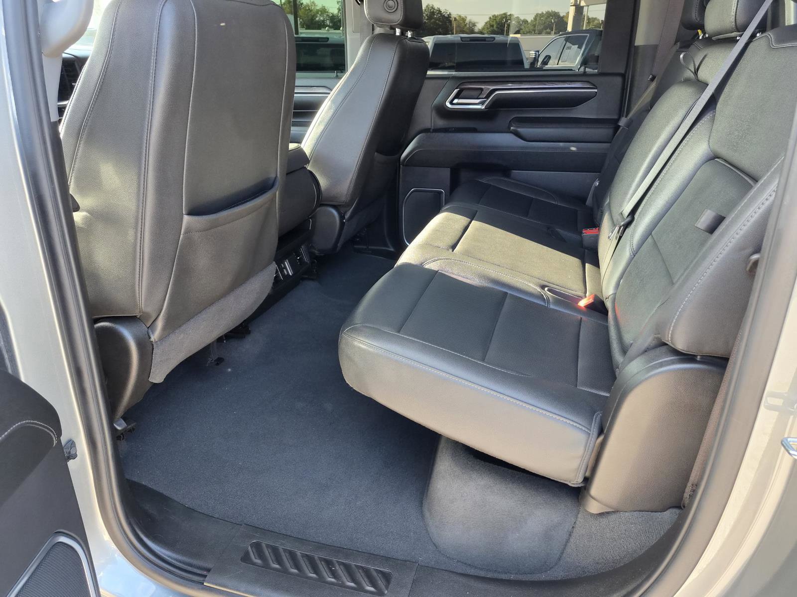 Used 2024 Chevrolet Silverado 2500 LTZ AWD/4WD image 3