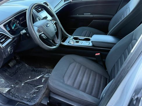 Used 2018 Ford Fusion SE w/ Fusion SE Technology Package FWD image 9
