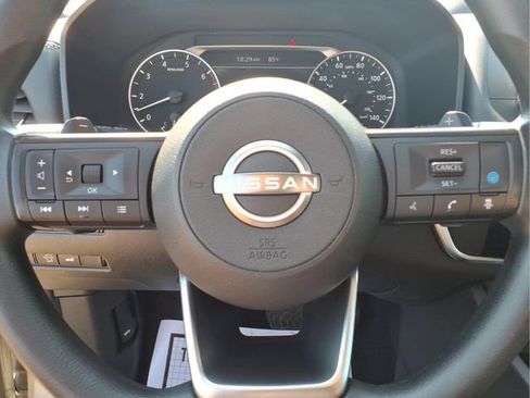Used 2024 Nissan Rogue SV FWD image 15