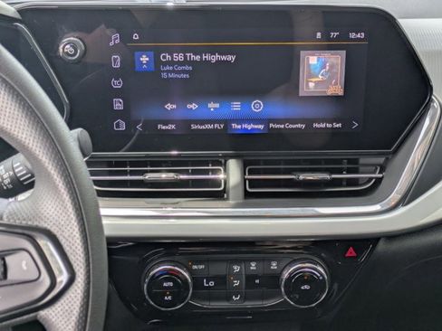 Used 2025 Chevrolet Trax LT FWD image 12