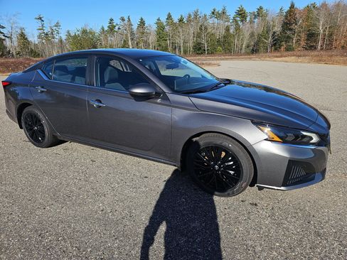 New 2025 Nissan Altima 2.5 SV w/ SV Special Edition Package image 9