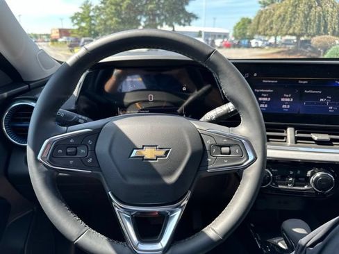 Used 2024 Chevrolet Trax LT w/ Driver Confidence Package FWD image 30