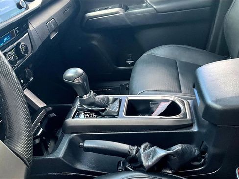 Certified 2021 Toyota Tacoma TRD Off-Road w/ TRD Premium Off Road Package image 18