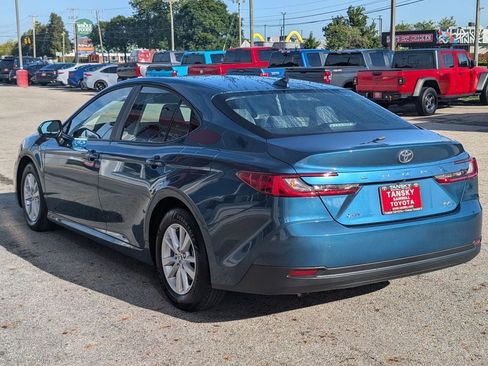 Used 2026 Toyota Camry LE w/ Convenience Package FWD image 5