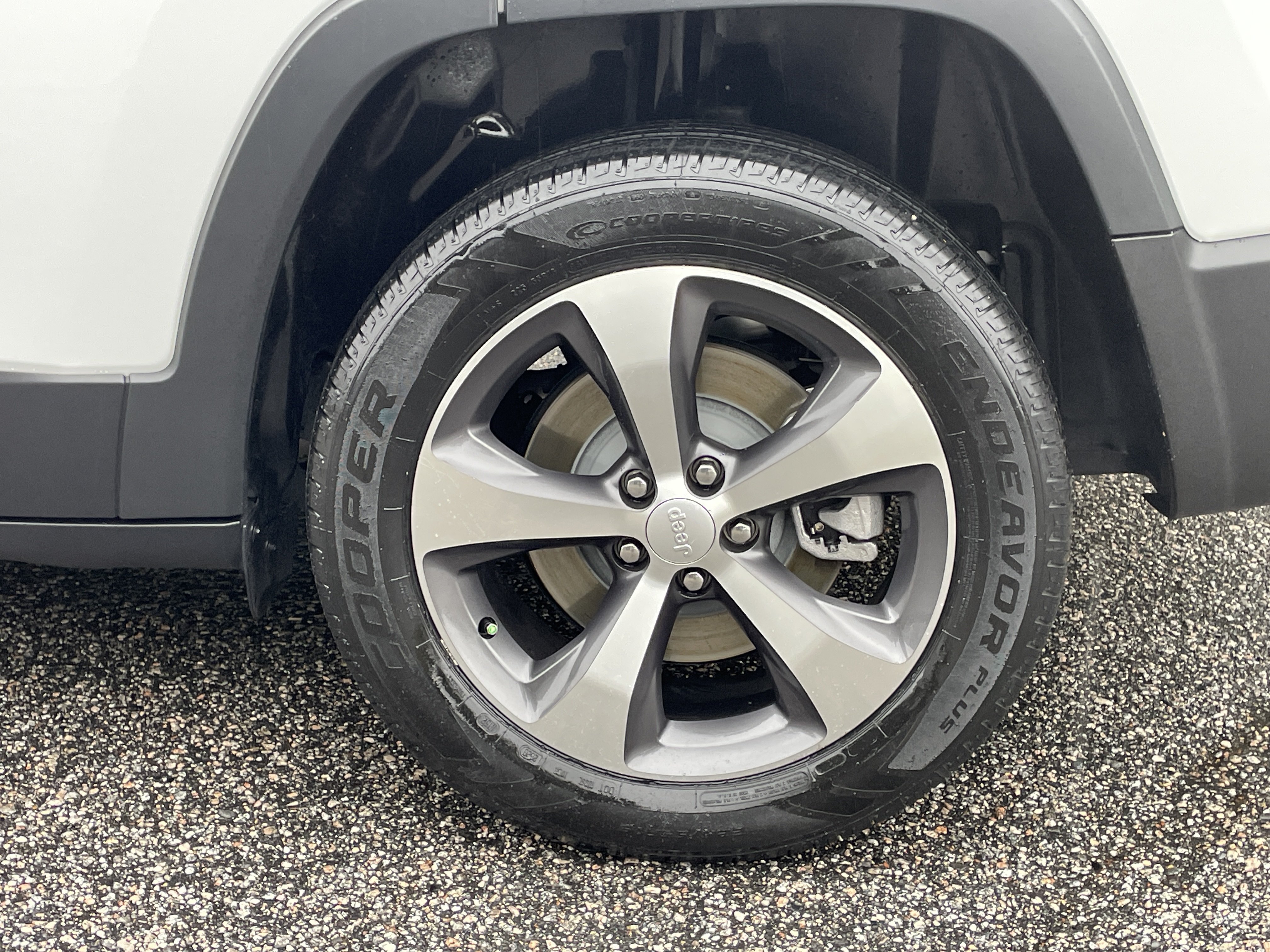 Used 2021 Jeep Cherokee Limited w/ Elite Package FWD image 37
