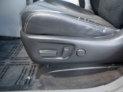 Used 2013 Toyota Sienna SE FWD image 12