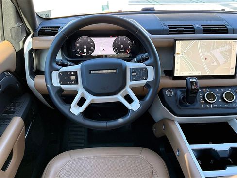 Used 2025 Land Rover Defender 110 S image 4