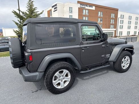Used 2019 Jeep Wrangler Sport image 4