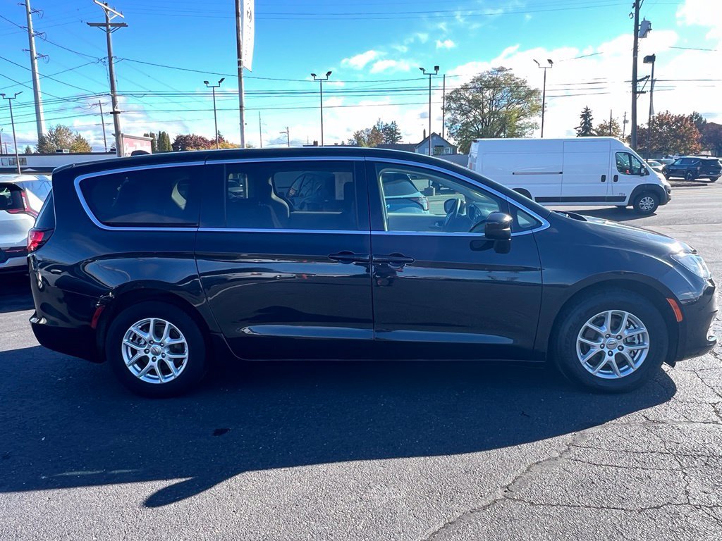 Used 2023 Chrysler Voyager LX FWD image 6