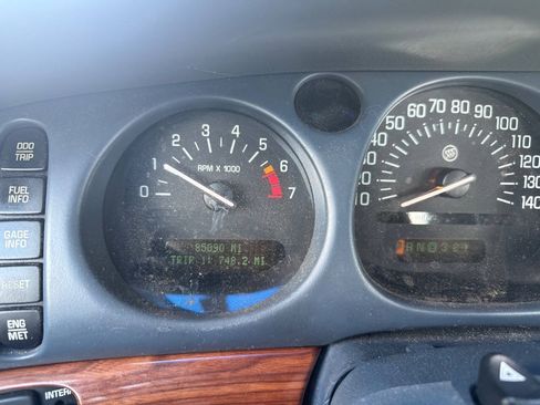 Used 2001 Buick Le Sabre Custom w/ Luxury Pkg FWD image 10