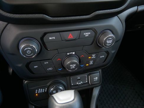 Used 2018 Jeep Renegade Trailhawk image 26