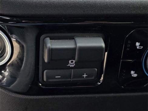 Used 2024 Chevrolet Silverado 2500 LT image 24