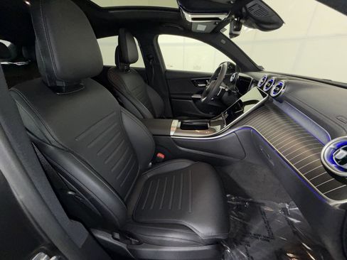 Used 2025 Mercedes-Benz GLC 300 4MATIC image 27
