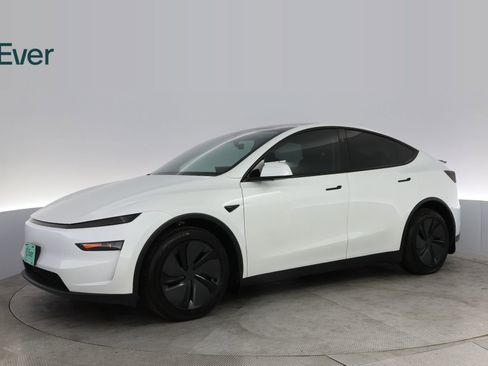 Used 2026 Tesla Model Y Long Range image 17