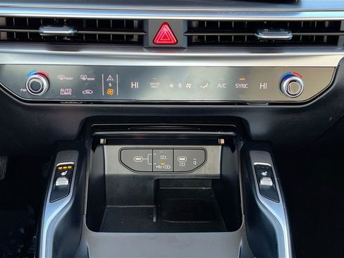 Certified 2025 Kia Sorento EX image 17