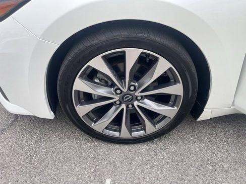 Used 2023 Nissan Maxima Platinum w/ Sport Mat Group image 9