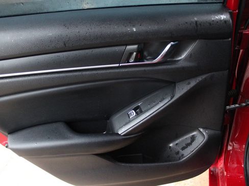 Used 2018 Honda Accord Sport image 9