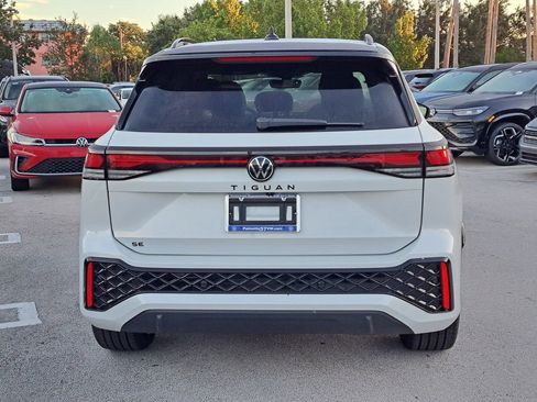 New 2026 Volkswagen Tiguan SE R-Line FWD image 4