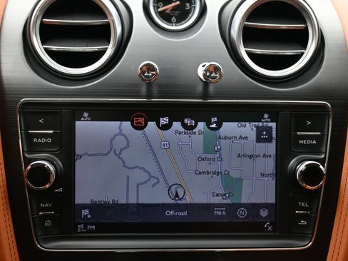 Used 2019 Bentley Bentayga AWD/4WD image 14