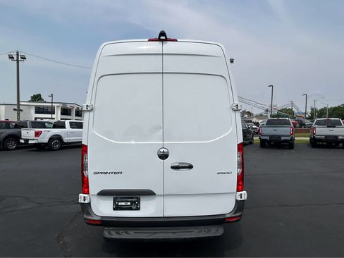 Used 2019 Freightliner Sprinter 3500 image 6