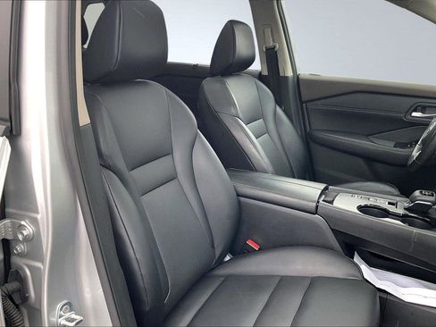 Used 2022 Nissan Rogue SV w/ SV Premium Package image 7