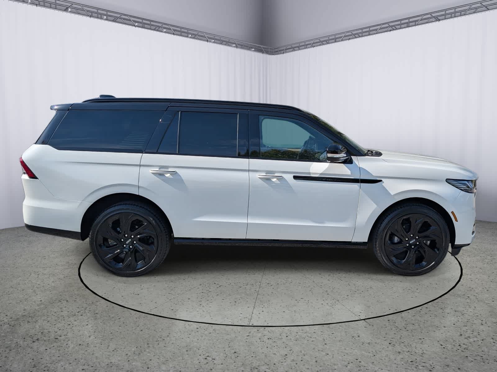 Used 2027 Lincoln Navigator Black Label AWD/4WD image 2