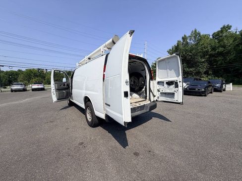 Used 2019 Chevrolet Express 3500 w/ Driver Convenience Package RWD image 31