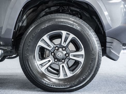 Used 2019 Toyota Tacoma TRD Sport image 17